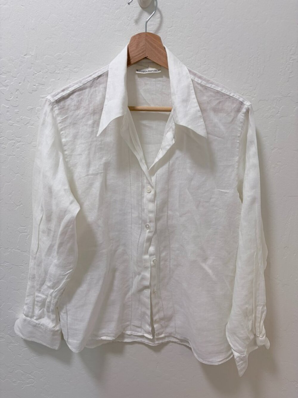 Vintage Banana Republic white linen long-sleeve button-down shirt
